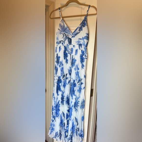 Rococo Sand Blue and White Floral Maxi Dress - Picture 2 of 4